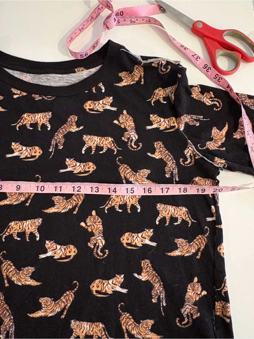 Anthropologie || Maeve Caitlin Boxy Long Sleeve Tee Black Tiger Print Small - Picture 7 of 9